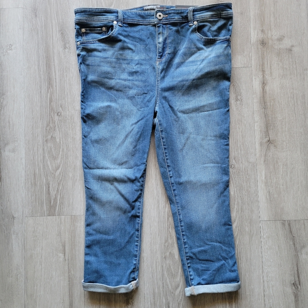 Torrid Crop MidFit Super Skinny Size 18